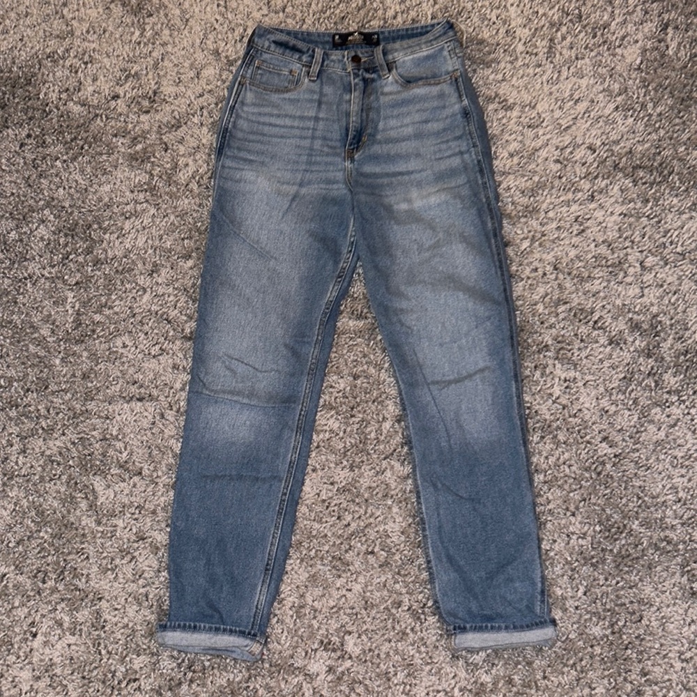 Hollister Ultra High Rise Mom Jean size 26
